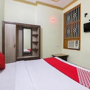 https://oyo-67668-hotel-laxmi-palace.agrahotelsindia.net